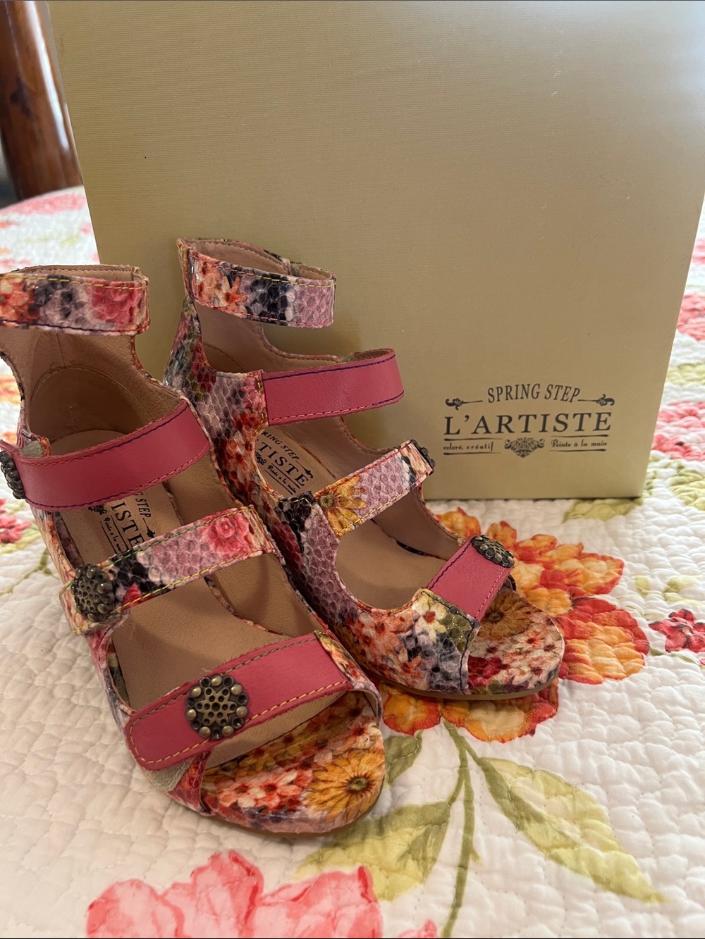New L’ARTISTE Pink Floral Multi-Strap Wedge Sandals